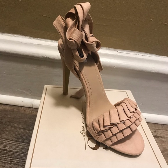NIB VICES HEELS - Picture 1 of 6